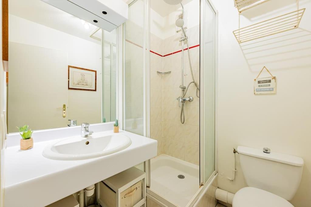 Grand Et Central, 8E Pres Elysee Paris Exteriör bild