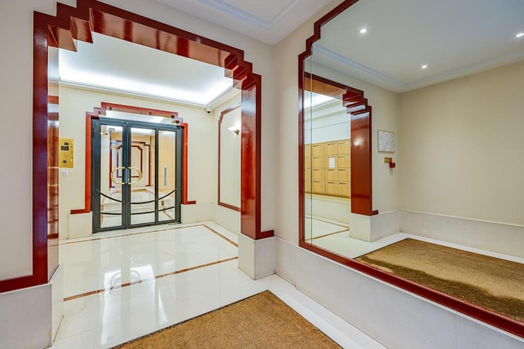 Grand Et Central, 8E Pres Elysee Paris Exteriör bild